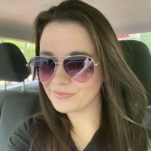 Meet your Posher, Casey